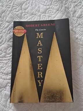 Hachette Black and Gold 'Mastery' Paperback by Robert Greene